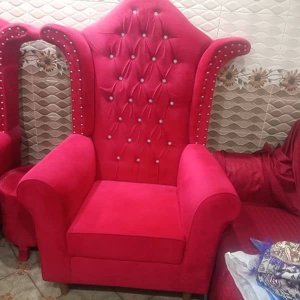 Sofa & Chairs 2x with table. Full kami beshi hojaye gi eid se pehly 2