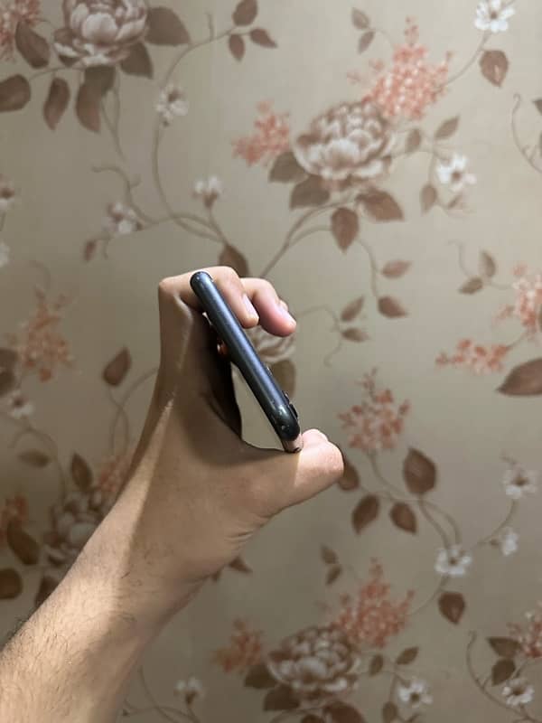 iPhone 11 Sim Glitch Working From 3 years 6