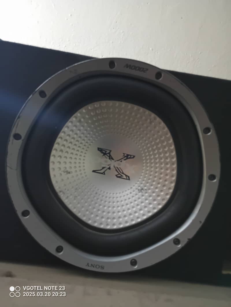 Amplifier and woofer with 2 Speakers 0