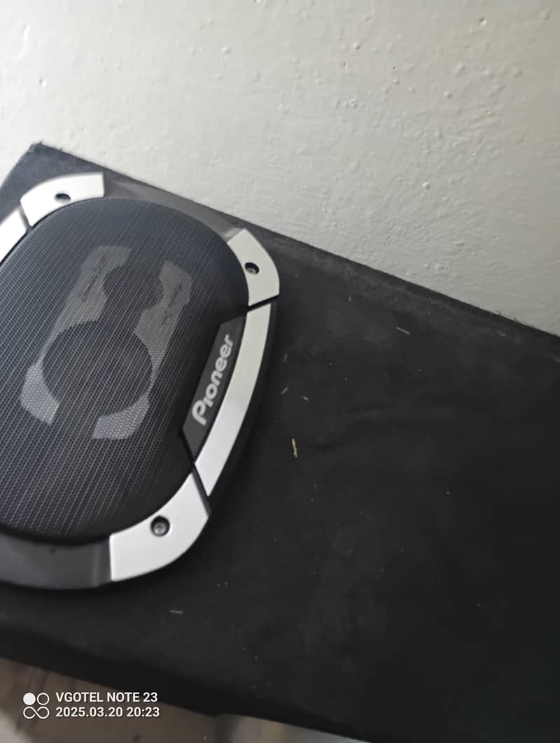 Amplifier and woofer with 2 Speakers 2