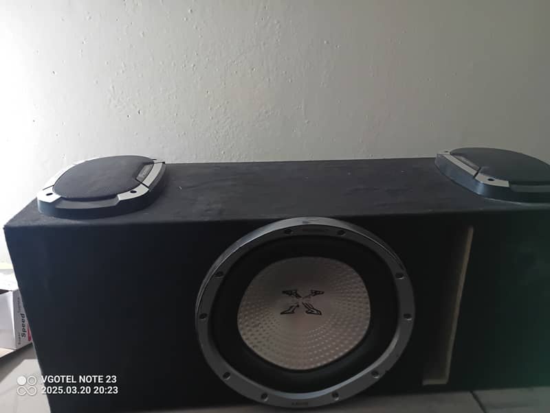 Amplifier and woofer with 2 Speakers 3