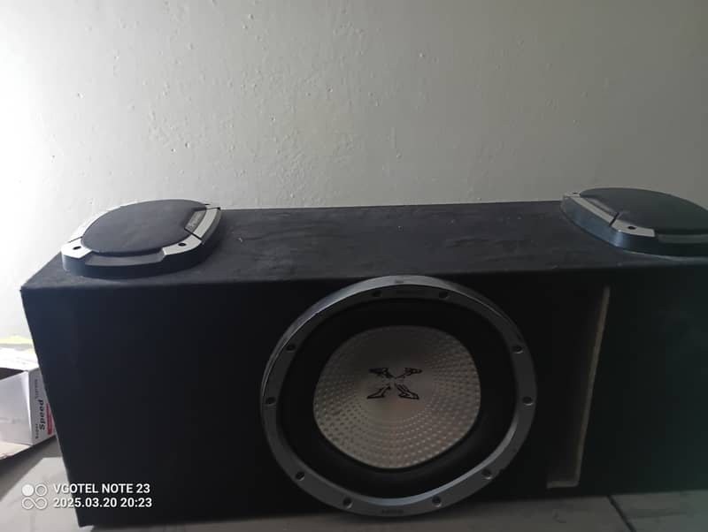 Amplifier and woofer with 2 Speakers 4