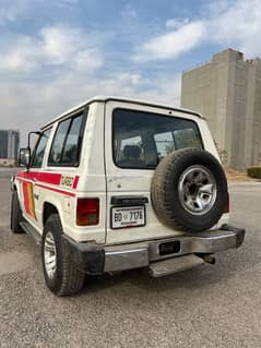 Mitsubishi Pajero 1990