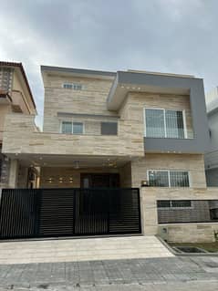 Luxurious 5 Bedroom House Available