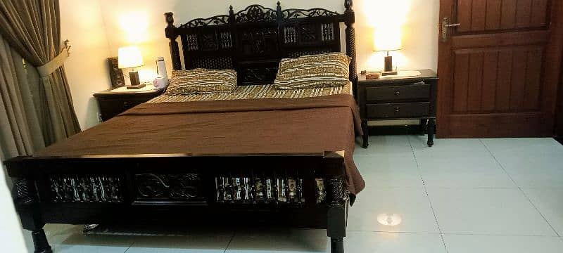king size bed with dressing table for sale 0