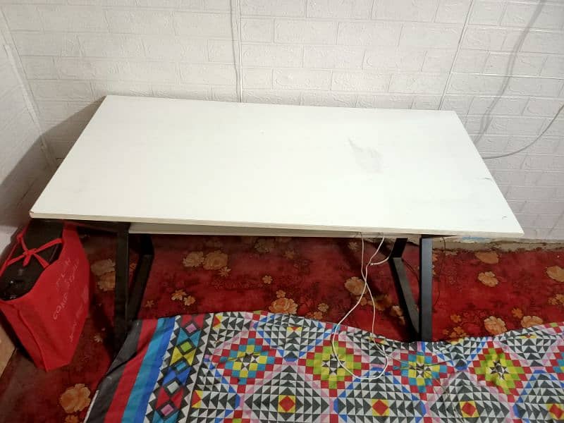 PC Table for sale 10/10 condition 1