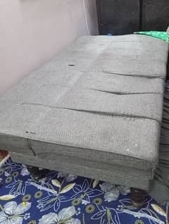 Sahi h condition Thora sa damage ha combed sofa