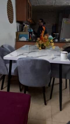 Dining table for sale in brand new condition with 6 chairs