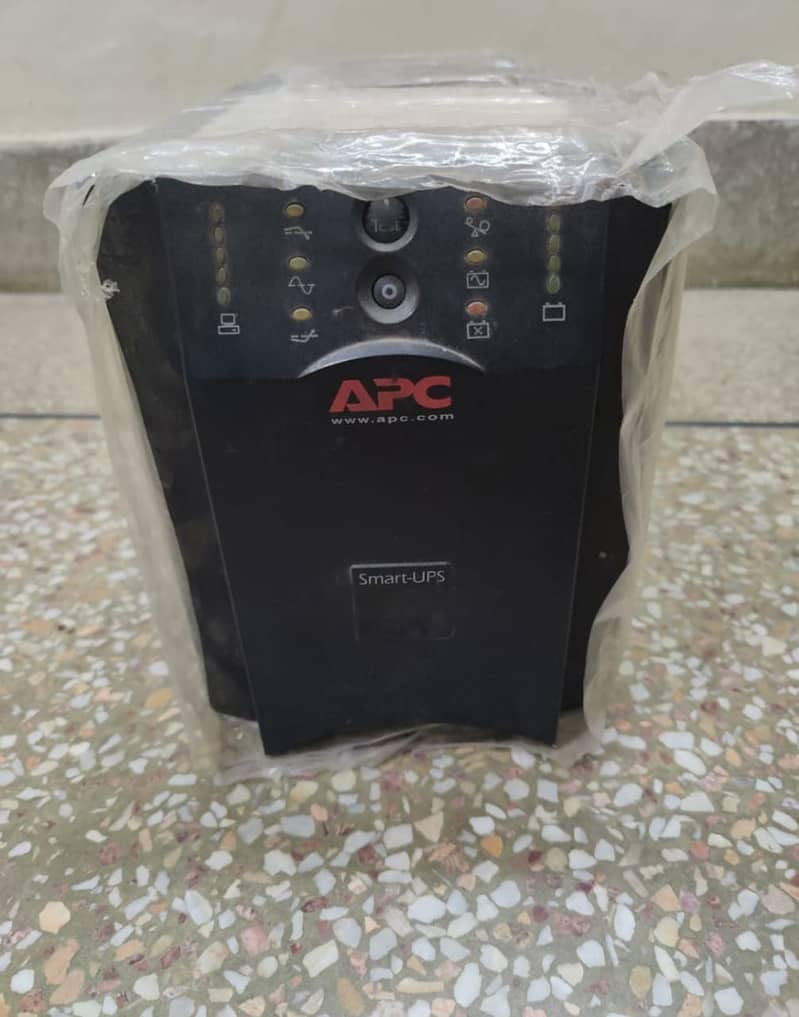 APC ups for sale working perfect very clean condition 1000Kva yani 670 0
