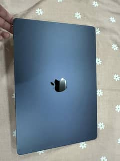 MacBook Air M2 15 inch 16 GB