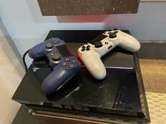 Sony PlayStaion Ps4 - Two controllers - 500gb