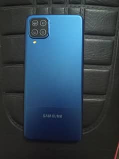 Samsung a12 dual sim 4 64 GB achi condition me hain