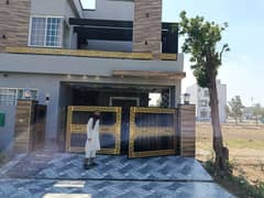 DESIGNER HOUSE A CATEGORY CONSTRUCTION 8 MARLA HOUSE FACING PARK AVAILABLE FOR SALE IN BAHRIA ORCHARD