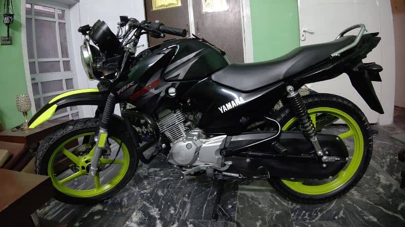 Yamaha YBR 125-G (Japanes Model 2016) 3