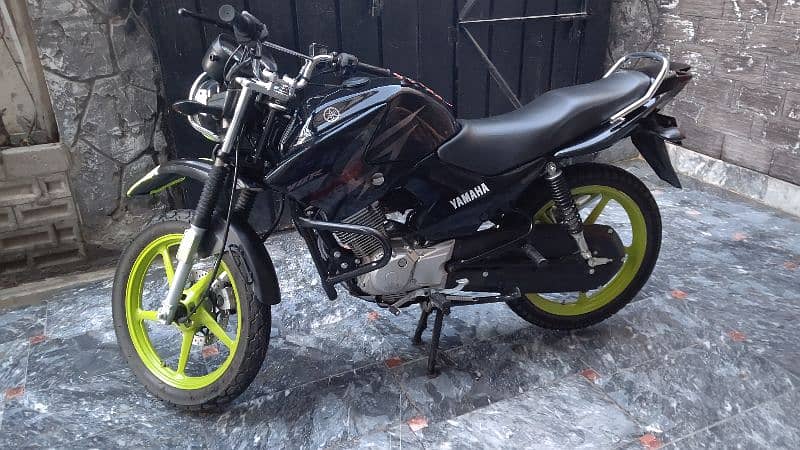 Yamaha YBR 125-G (Japanes Model 2016) 10