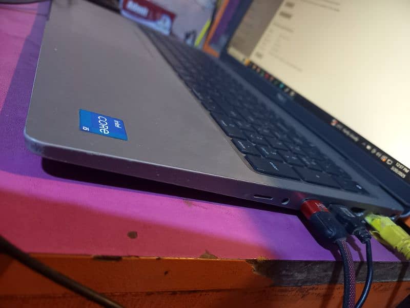 core i5 11th Gen 16 GB ram 128+512 ssd 2