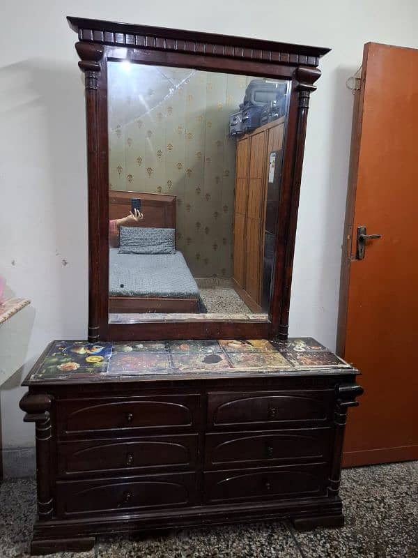 Dressing table 0