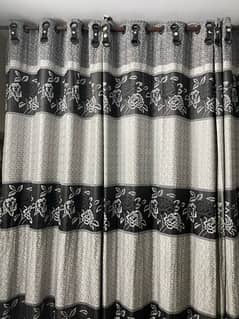 curtains in very good condition ( pardy )