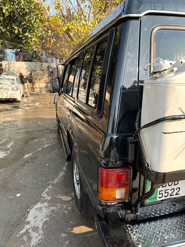 Mitsubishi Pajero 1989 0