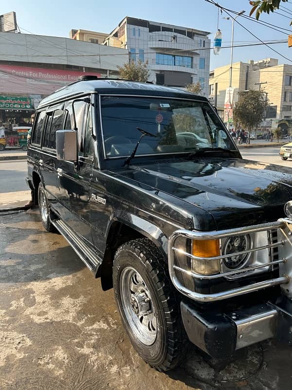Mitsubishi Pajero 1989 2