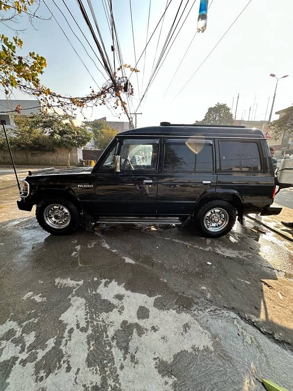 Mitsubishi Pajero 1989 3