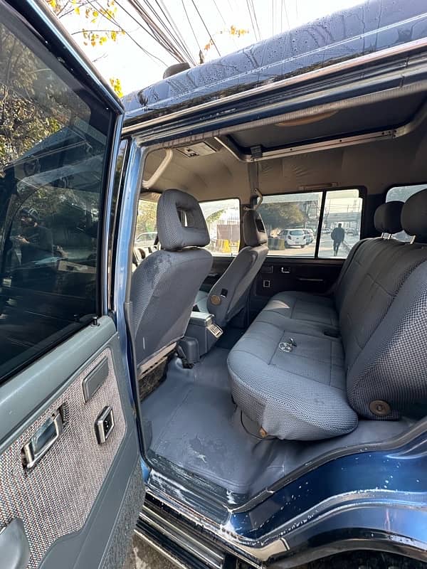 Mitsubishi Pajero 1989 9