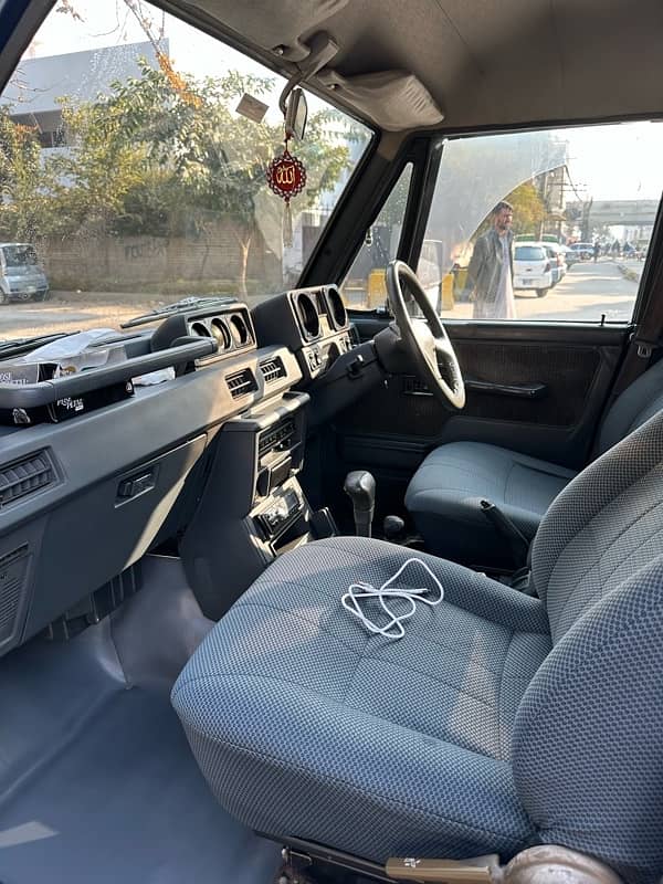 Mitsubishi Pajero 1989 11