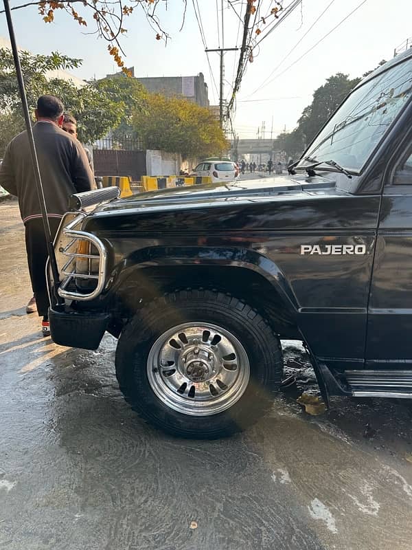 Mitsubishi Pajero 1989 12