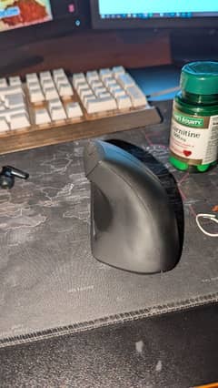 Ergonomic wireless mouse