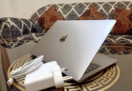 MACBOOK AIR 2020 (BOX PACK CONDITION)