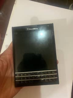 BLACKBERRY PASSPORT 32 GB (PTA APPROVED)