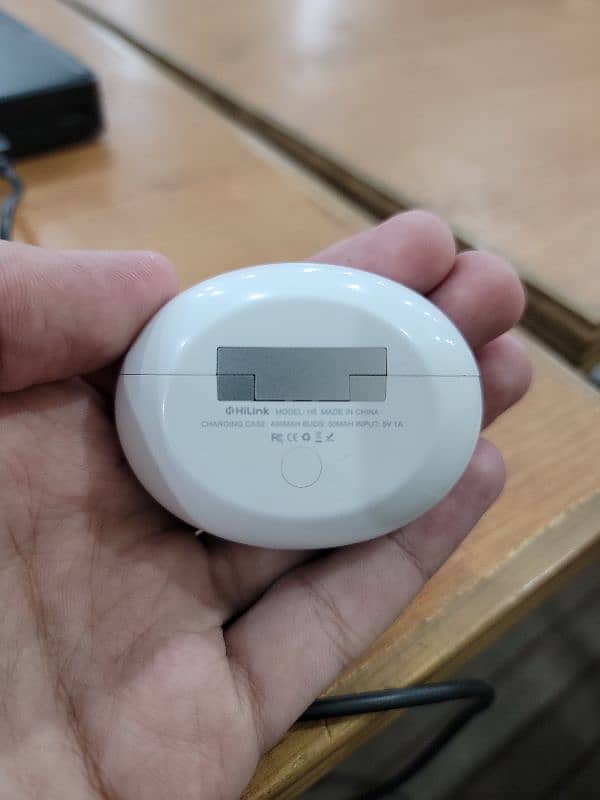 Hilink H5 WIRELESS CHARGING and Noise Cancelling Earbuds 9