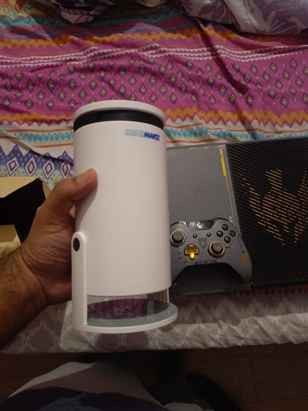 HY300 Android projector 1
