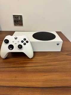 Xbox series S (512 GB) with controller