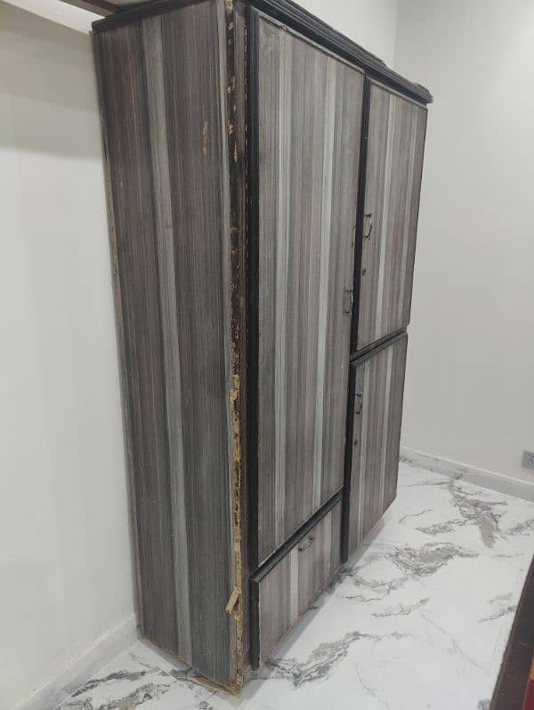 Double Door Almari 4
