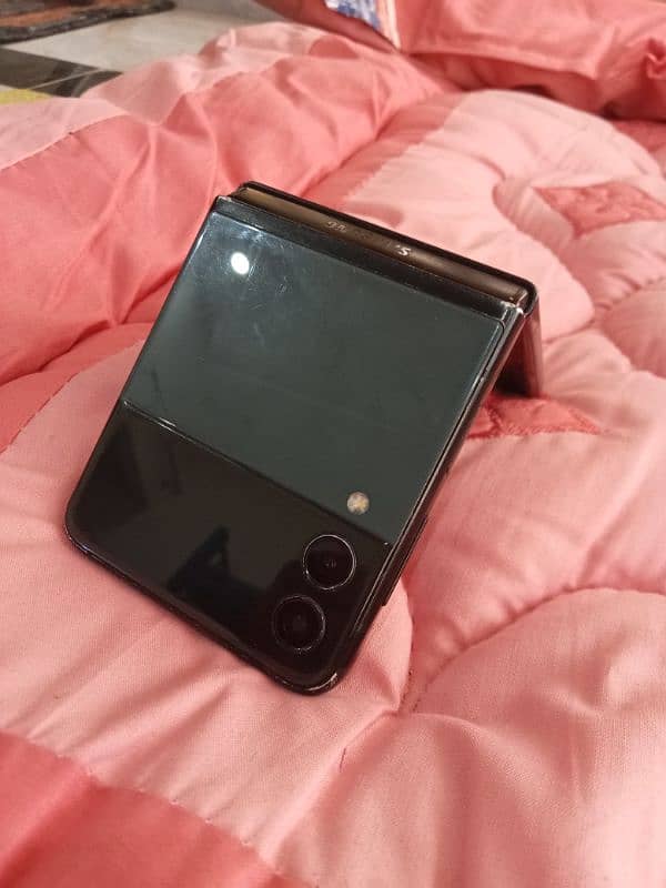 Exchange Z Flip 5G 256GB no dot spot crack line 12