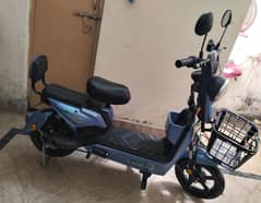  EVEEON ZIPPY Electric Scooty - Brand New Condition, Ready to Ride! 