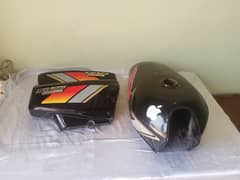 Honda 125 original Tanki tapy painted black.