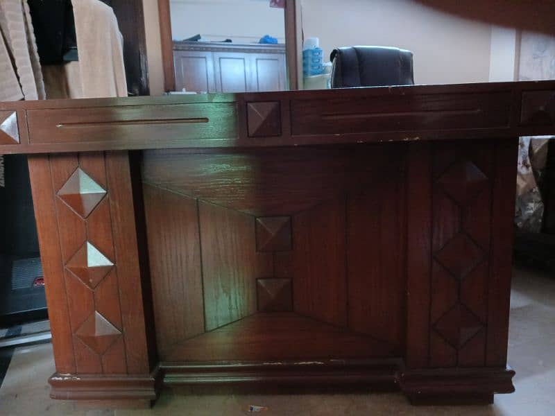 Office table / Executive table made of wood good condition 1
