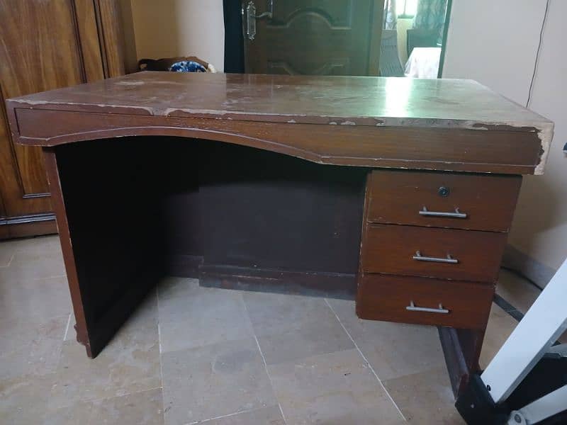 Office table / Executive table made of wood good condition 2