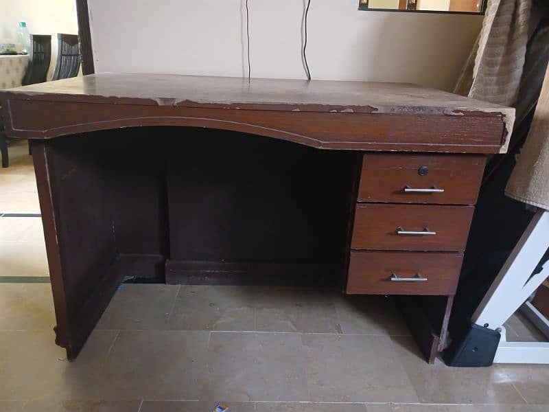 Office table / Executive table made of wood good condition 4