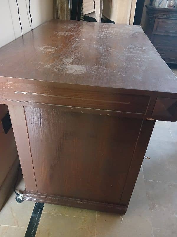Office table / Executive table made of wood good condition 6