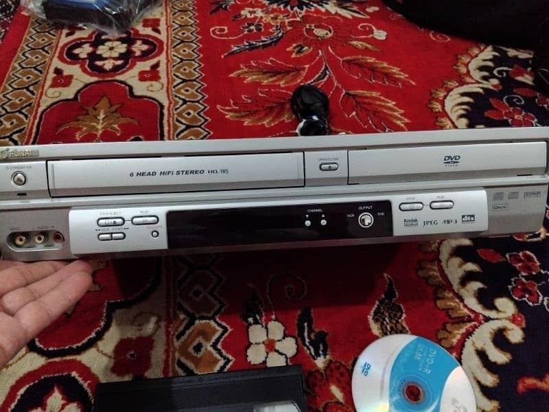 samsung vcr and dvd player ok and good condition full working 2