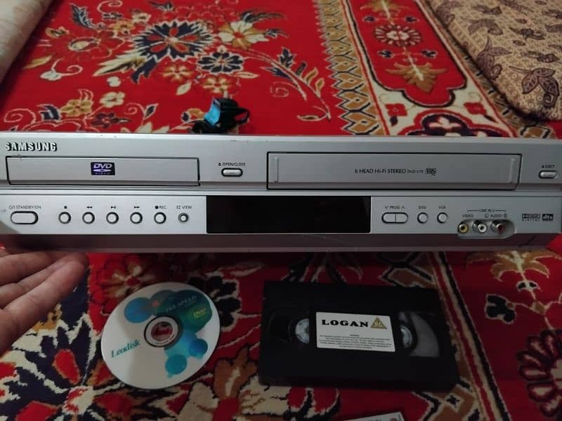 samsung vcr and dvd player ok and good condition full working 5