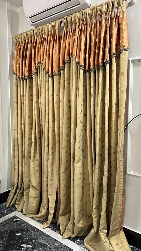 Curtains for urgent sale 0
