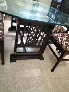 good condition glass top dinning table for sale