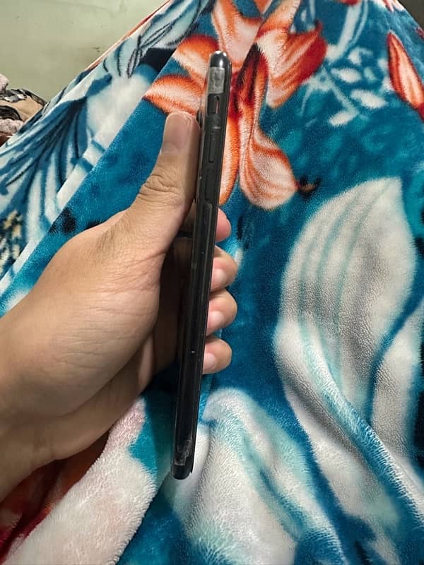 iPhone 7 Plus 128 PTA 3