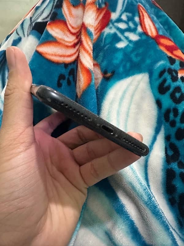 iPhone 7 Plus 128 PTA 4