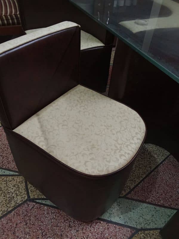 Dining Table 6 Seaters 5