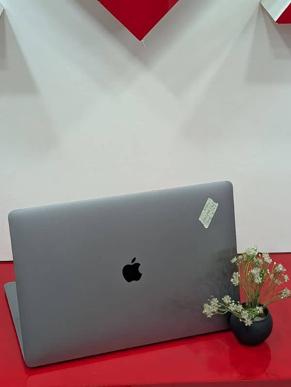 Apple Macbook Pro 2019 Core i9 16GB Ram 1TB Flash Storage 3